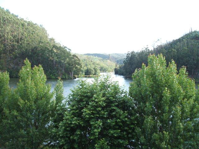 Margem do rio Douro entre o Parque de Campismo e o lugar da Varziela